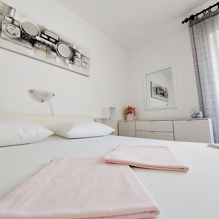 פג Apartment Eli מראה חיצוני תמונה