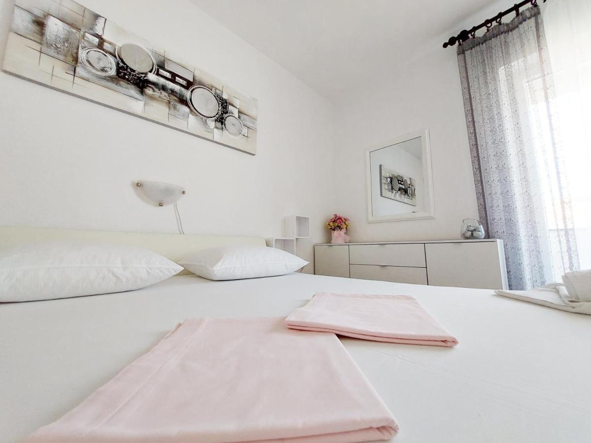 פג Apartment Eli מראה חיצוני תמונה